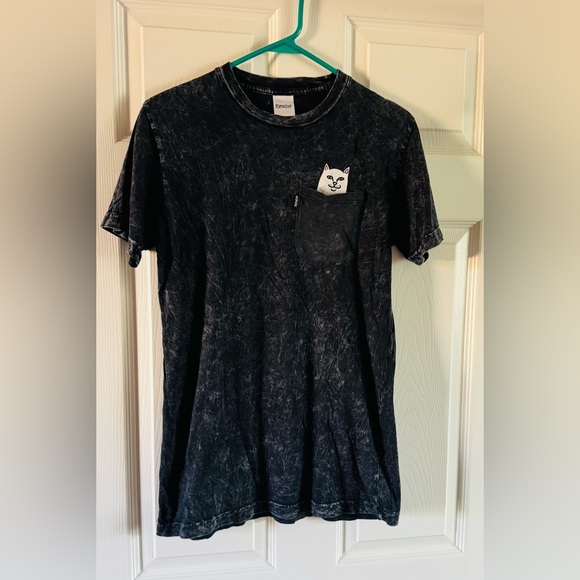 Black Graphic T-Shirt with Cat Design - Picture 2 of 4